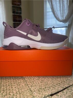 Nike Women's Zoom Bella 6  Training Sneakers violet with White Swoosh size 9 new